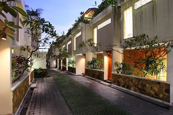 villa kayu raja