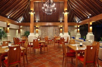 villa kayu raja