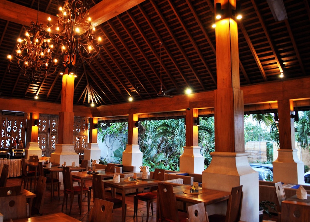 villa kayu raja