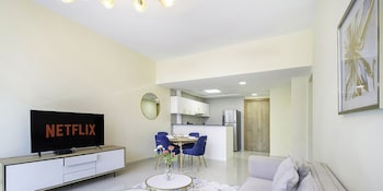 lux the continental marina suite