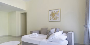lux the continental marina suite