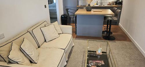 modern peaceful open plan 1 bed apartment rutland