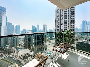 luxurious 2b with breathtaking views downtown