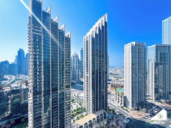 luxurious 2b with breathtaking views downtown