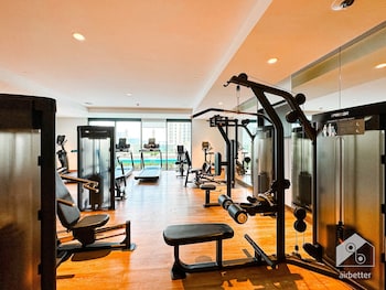 luxurious 2b with breathtaking views downtown