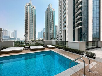 luxurious 2b with breathtaking views downtown