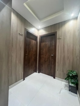 rotana palace suites