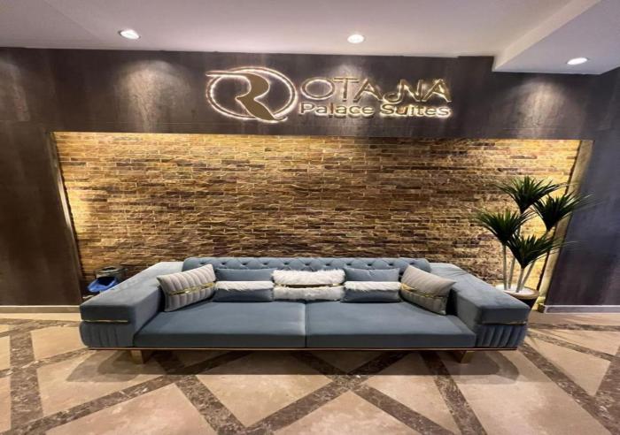 rotana palace suites