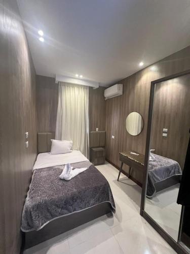 rotana palace suites