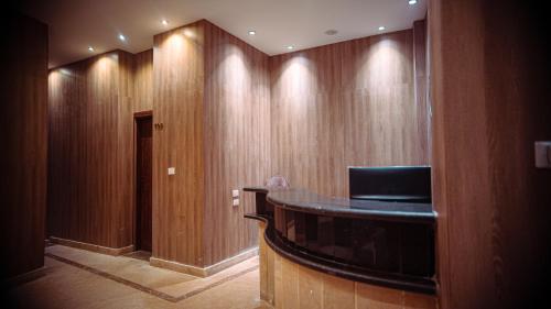 rotana palace suites