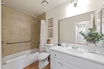 Delightful 4Br Home Nr Downtown Reno W Fireplace,1990 Quail Run Road Reno Nevada 89523,2 star