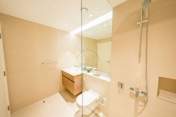 yogi luxury apartment with sea view close to the beach