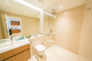 yogi luxury apartment with sea view close to the beach
