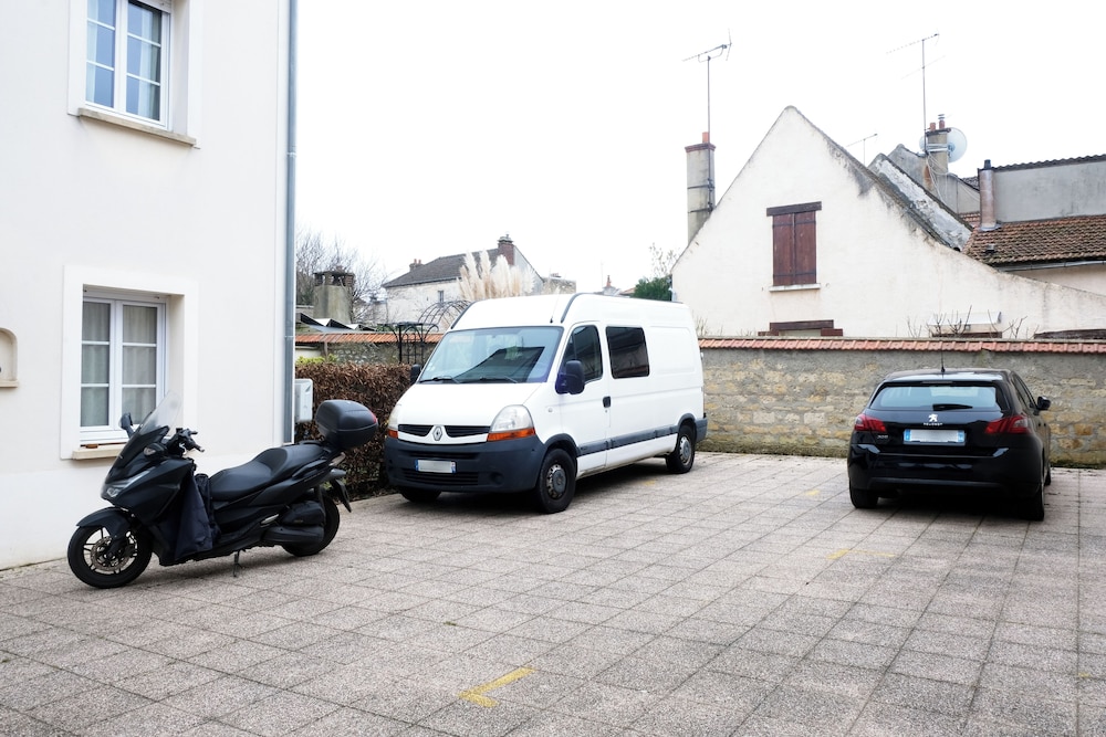 la marina center parking stationtoparis