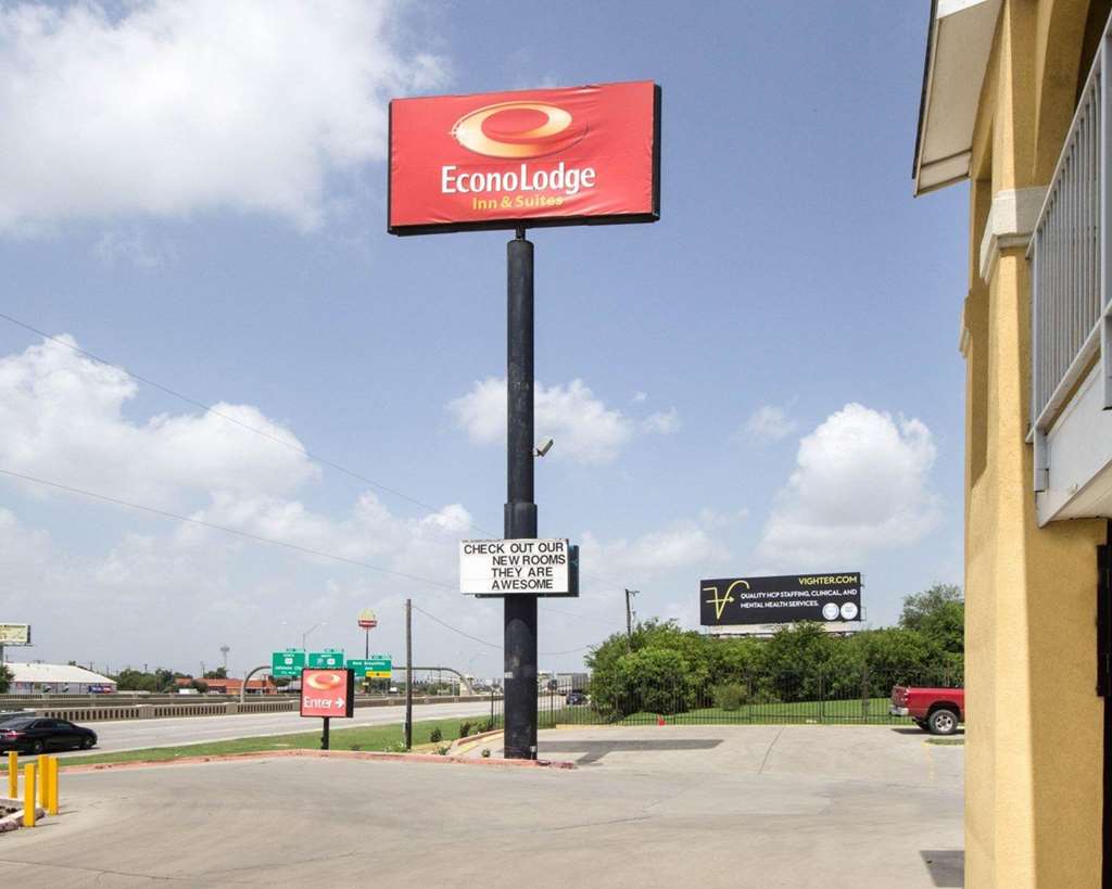 econo lodge inn and suites downtown northeast