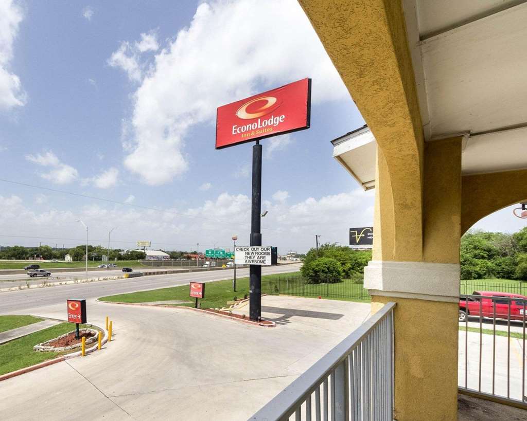 econo lodge inn and suites downtown northeast