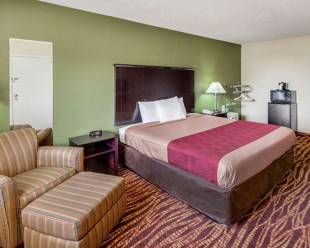 econo lodge inn and suites downtown northeast