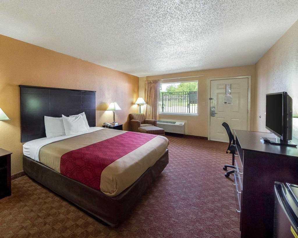 econo lodge inn and suites downtown northeast