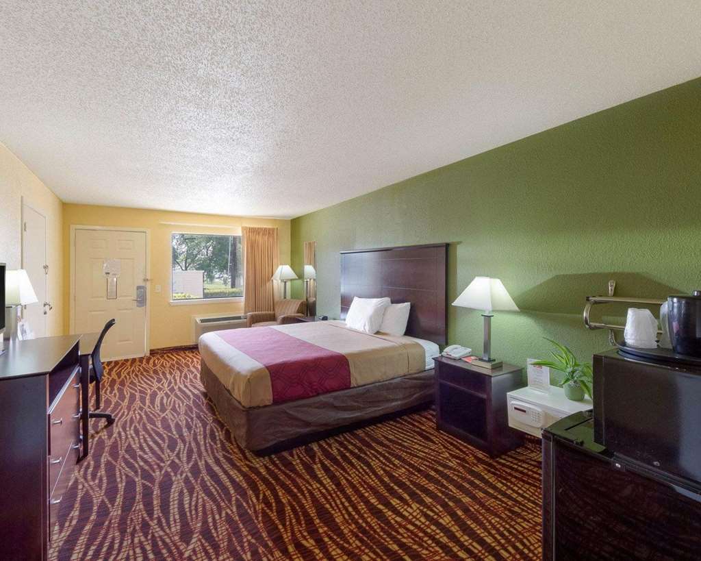 econo lodge inn and suites downtown northeast