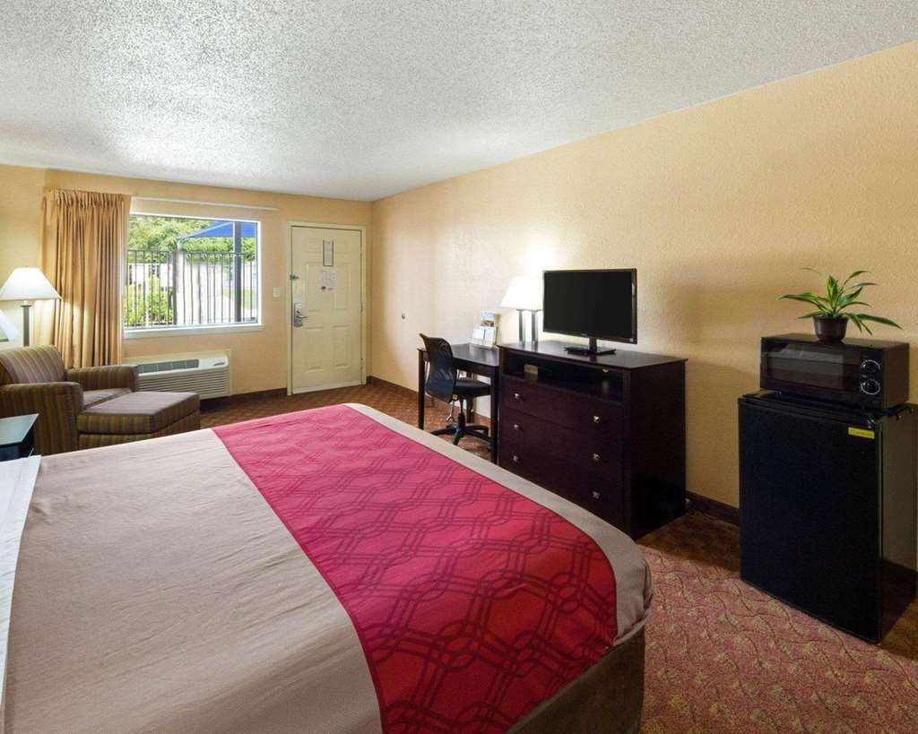 econo lodge inn and suites downtown northeast