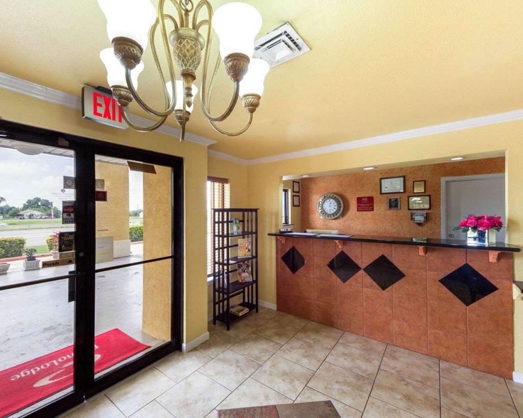 econo lodge inn and suites downtown northeast