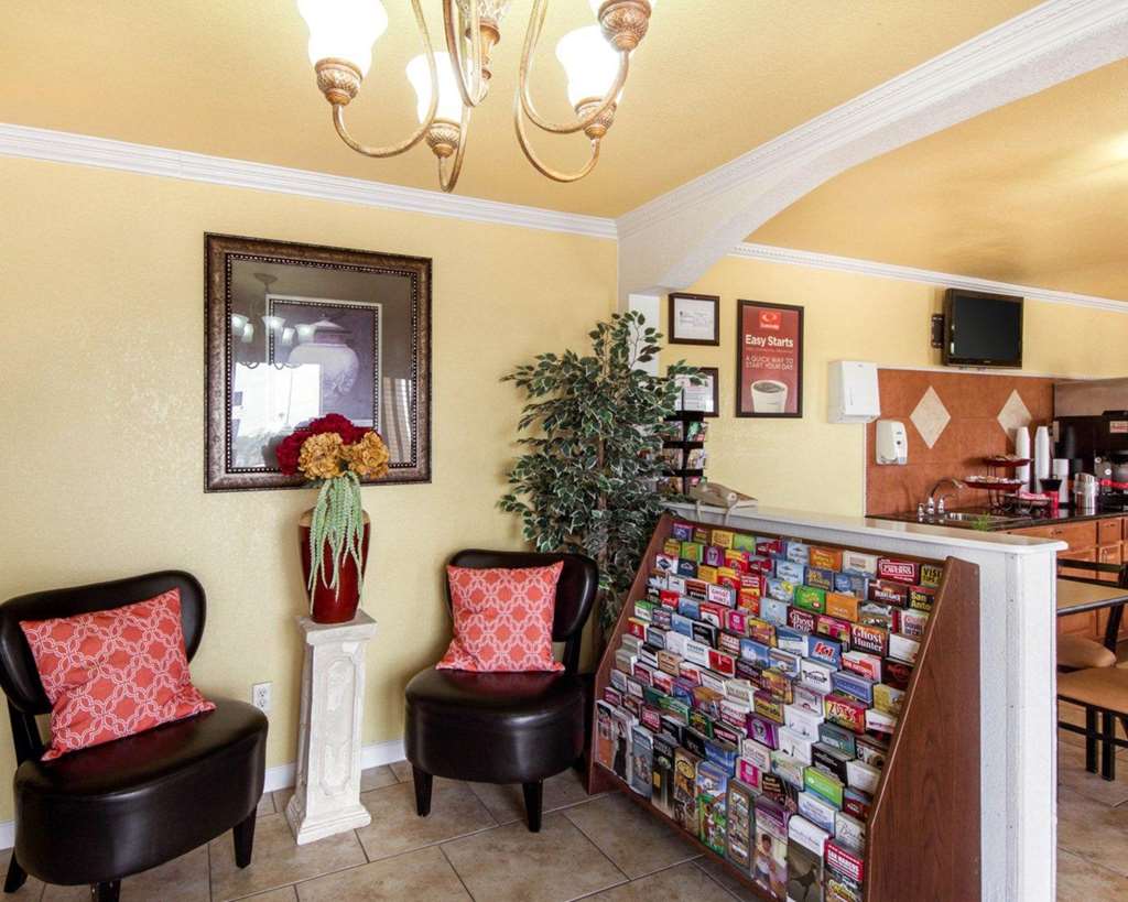 econo lodge inn and suites downtown northeast