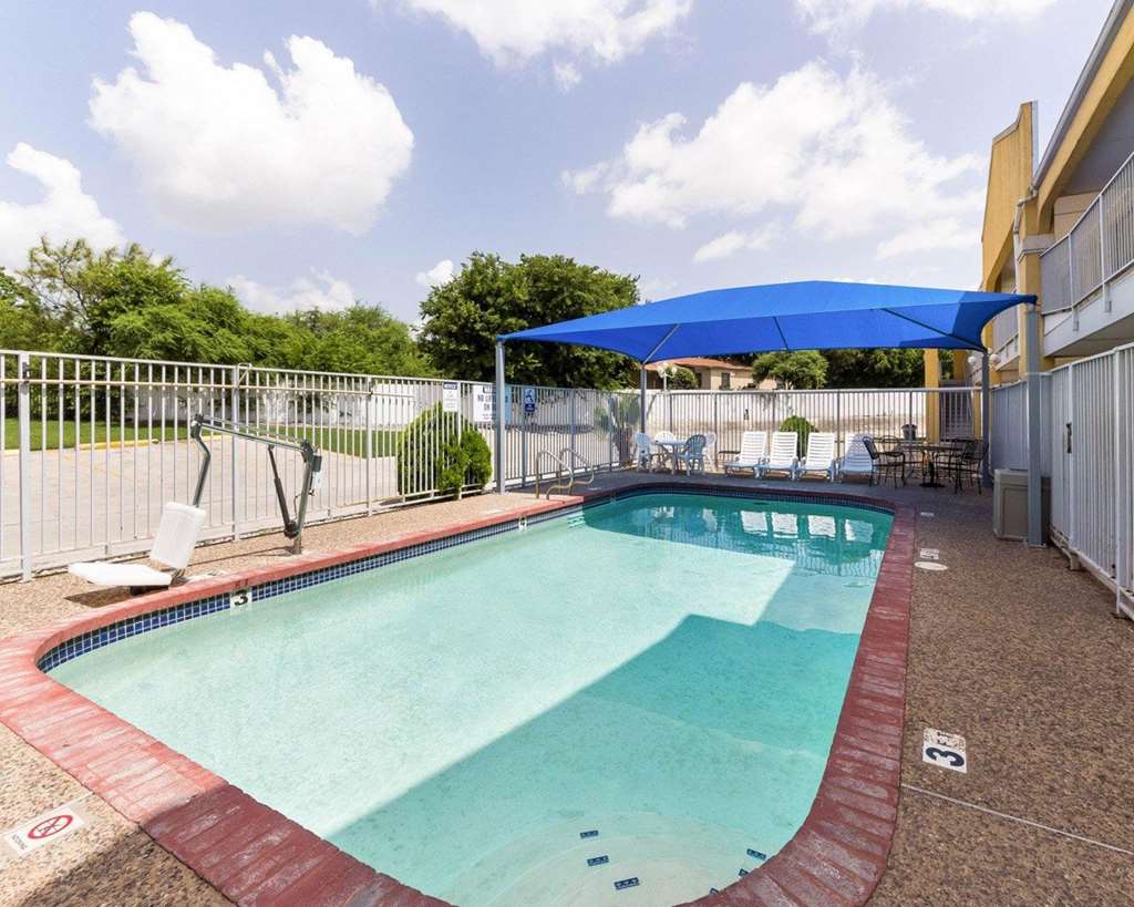 econo lodge inn and suites downtown northeast