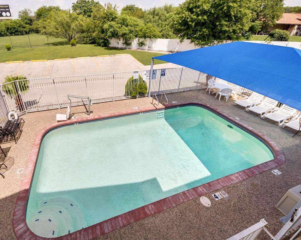 econo lodge inn and suites downtown northeast