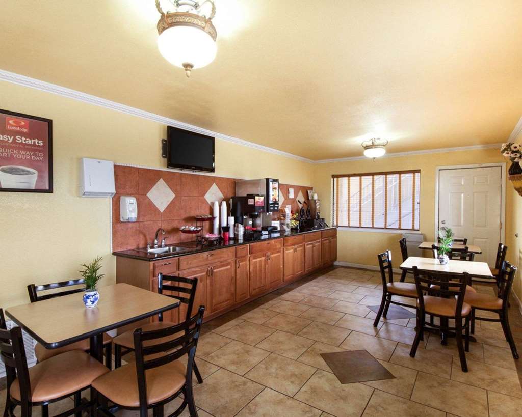econo lodge inn and suites downtown northeast