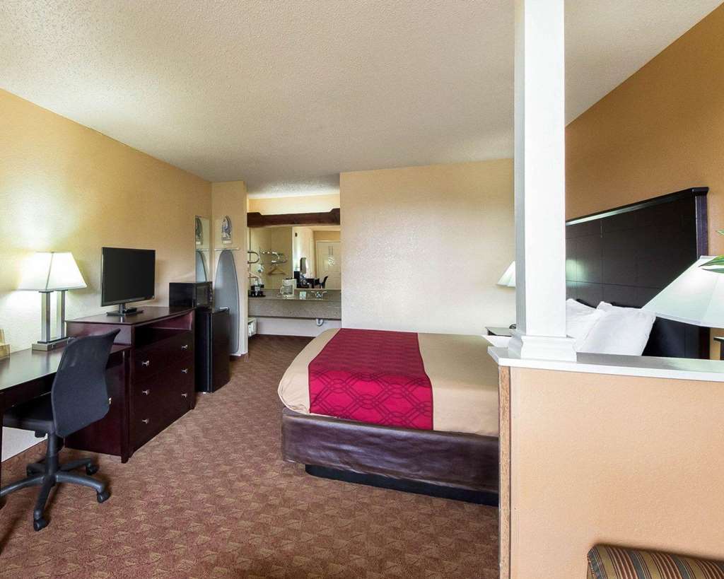 econo lodge inn and suites downtown northeast