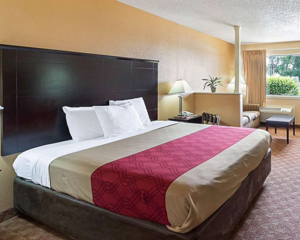 econo lodge inn and suites downtown northeast