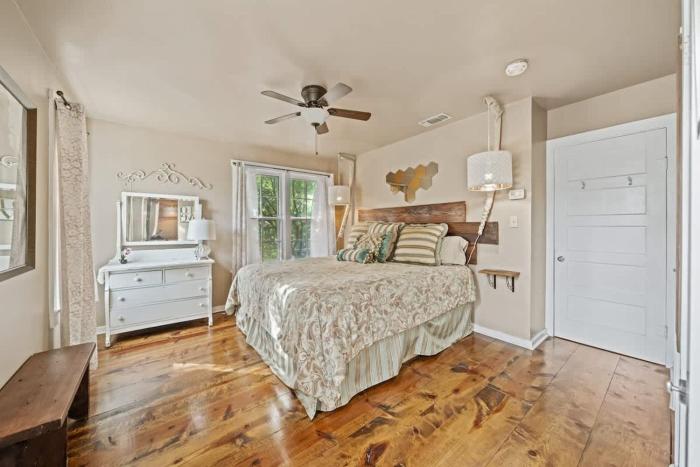suite elliana w hot tub and outdoor fireplace