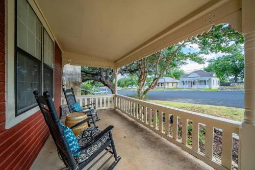 suite elliana w hot tub and outdoor fireplace
