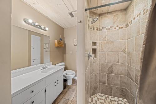 suite elliana w hot tub and outdoor fireplace