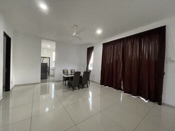 alpine pd taman kiara 2 homestay