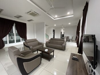 alpine pd taman kiara 2 homestay