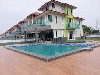 Alpine Pd Taman Kiara 2 Homestay,,3 star