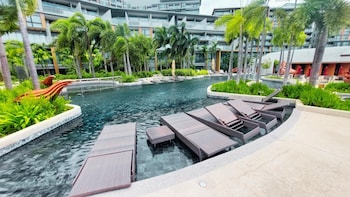 seaview condo in 5 star resort mg1