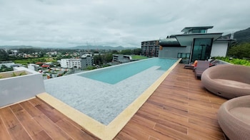 seaview condo in 5 star resort mg1