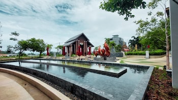 seaview condo in 5 star resort mg1