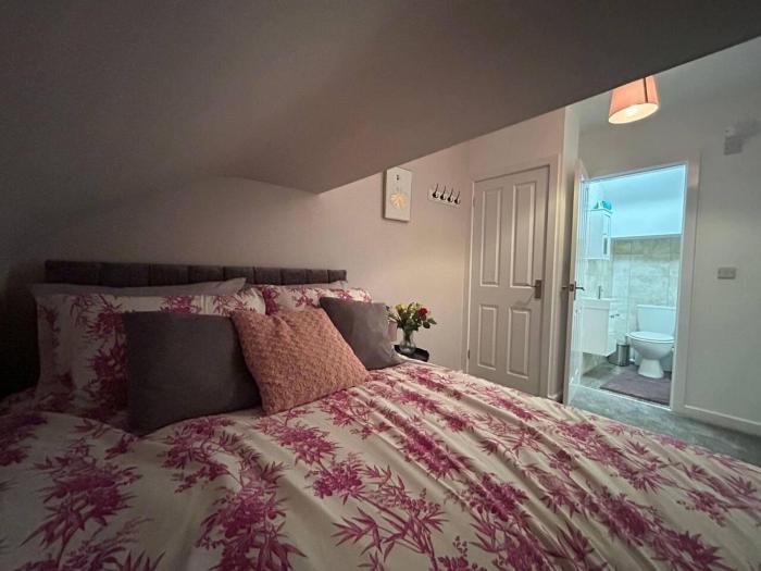 immaculate 1 bed house in newtown disley