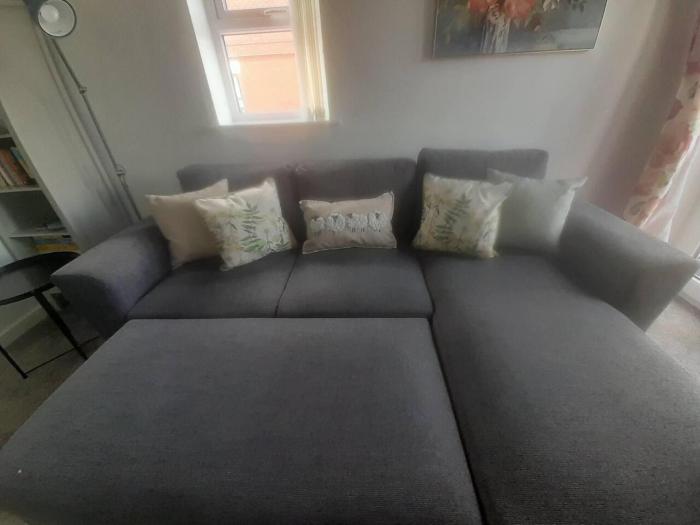 immaculate 1 bed house in newtown disley