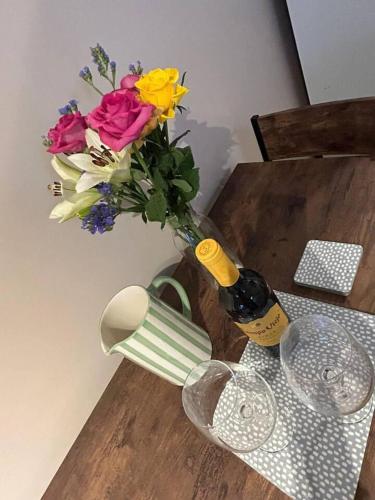 immaculate 1 bed house in newtown disley