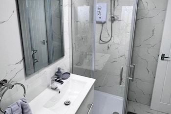 luxury 2 bed apartment lindley huddersfield