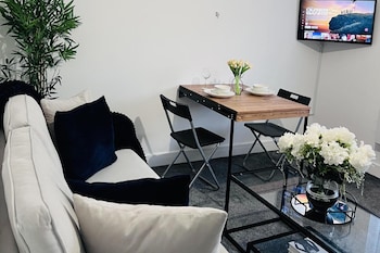 Luxury 2-Bed Apartment Lindley Huddersfield,,3 star