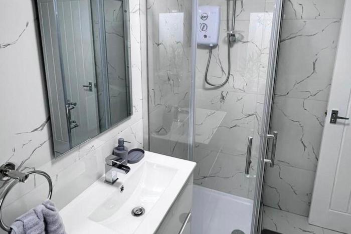 luxury 2 bed apartment lindley huddersfield