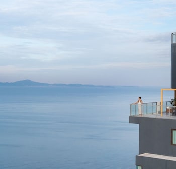 aeras beachfront jomtien pattaya