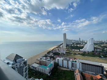aeras beachfront jomtien pattaya