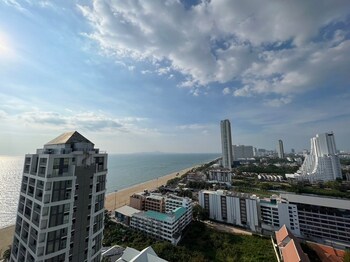 aeras beachfront jomtien pattaya