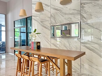 aeras beachfront jomtien pattaya